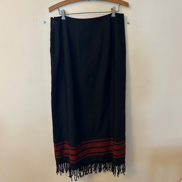 Valerie by Valerie Stevens black and red wool wrap skirt, size 12 - Picture 3 of 6